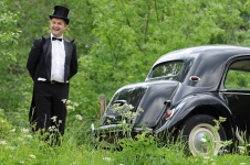 Mariage_chauffeur-voiture-ancienne.jpg