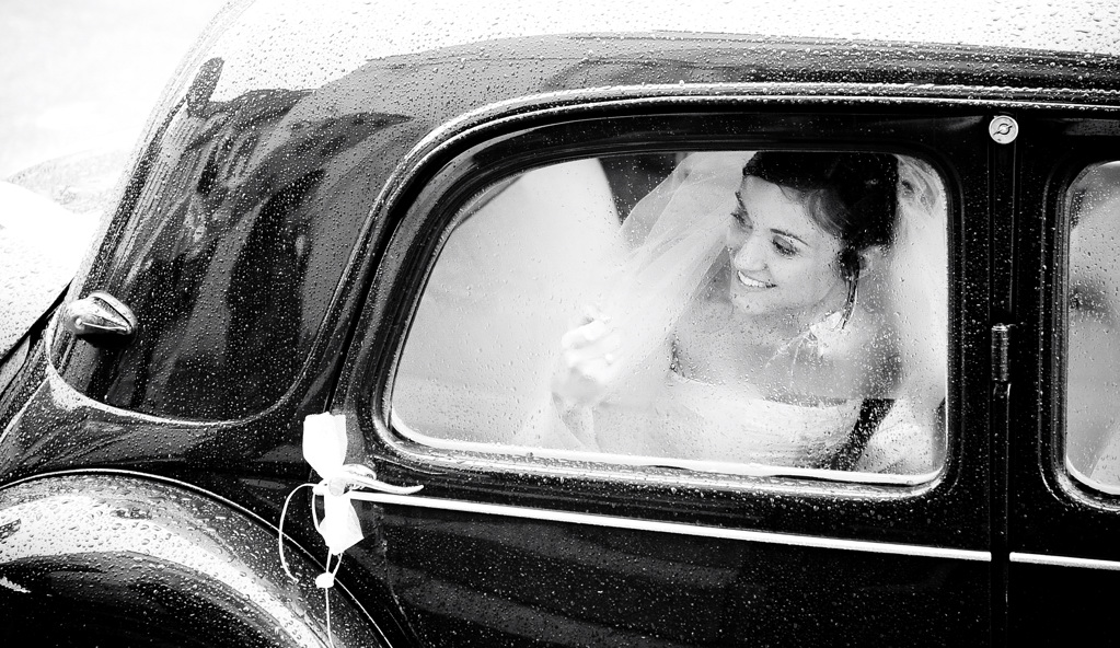 Portfolio - Mariage_voiture_pluie_mariee.jpg - Mariage - image